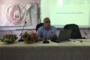 كلية التمريض تعقد ندوة علمية حول الاحباط وتأثيراته (2)