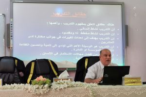 كلية التمريض تعقد ندوة علمية حول العملية التدريبية (2)